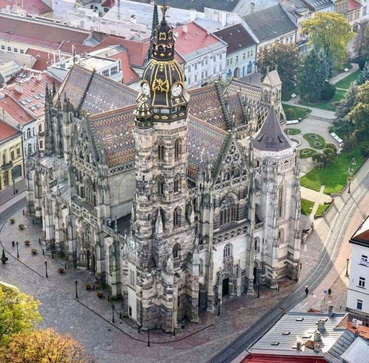 Alzbetina 15 - Dream Apartman Kosice Bagian luar foto
